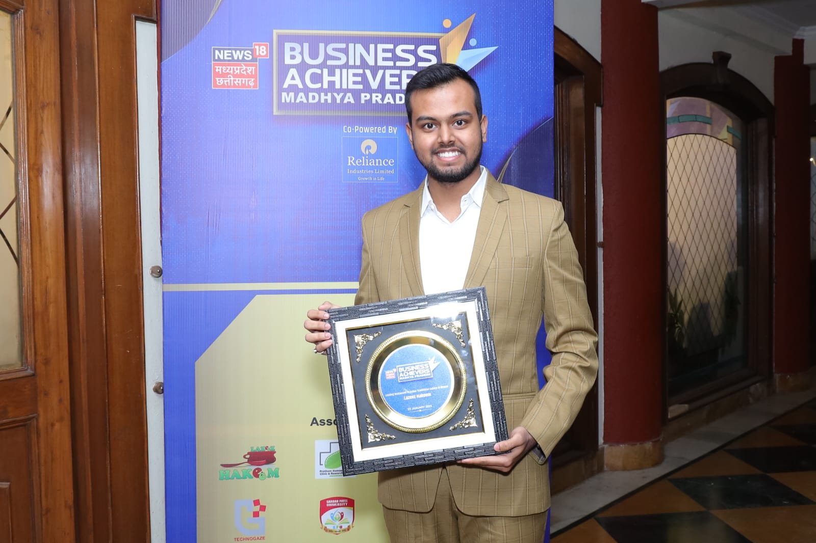 Chef Mohammad Husain with the Business Achievers Award 2023 memento for Lazeez Hakeem